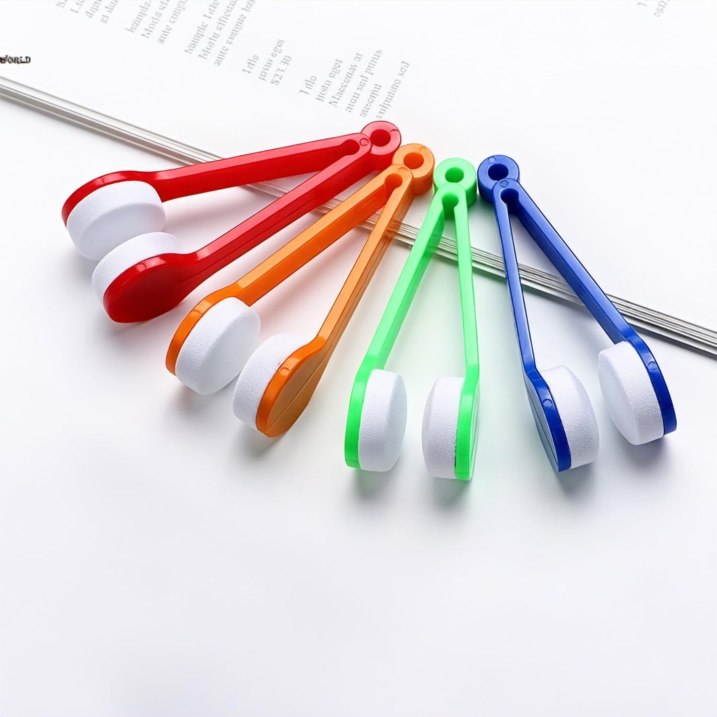 5 PCS Portable Eyeglasses Cleaner Clip - Mini Lens Cleaning Tool with Microfiber Pads for Sunglasses & Eyewear